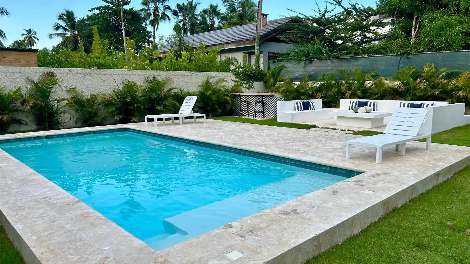 Luxury Villa With Kitchen And Housekeeping Services, Private Pool, Beach In An Exclusive Residential Area Las Terrenas